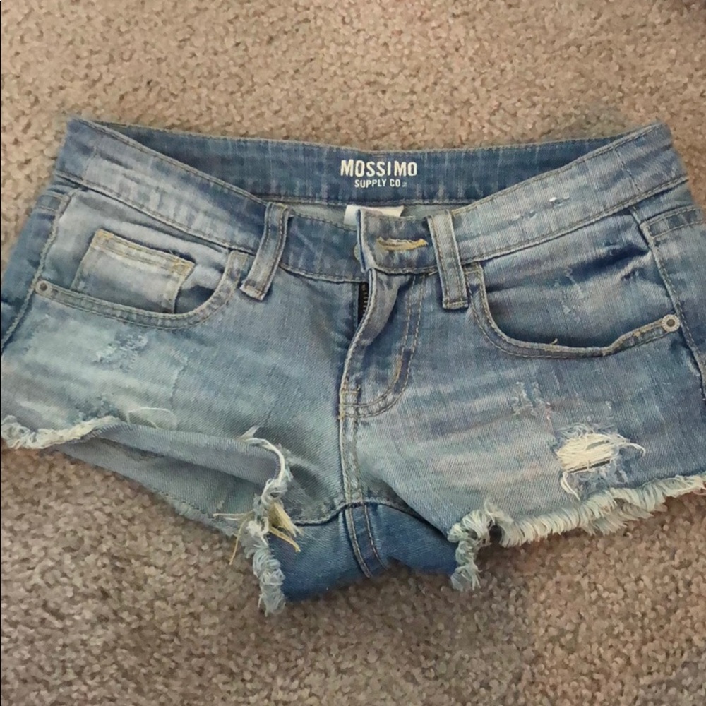Frayed denim shorts